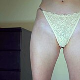 Školské dievčatá s chlpatými pičami dráždené priesvitnými nohavičkami?