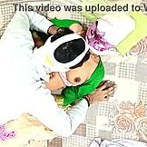 दोस्त की मॉम को मसाज में हेल्प किया, फिर बाथरूम में हॉट आंटी को क्रीमपाई के साथ बांग किया