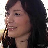 귀여운 일본 틴, 무삭제 캐스팅에서 강하게 스퀴트!