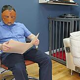 Niegrzeczna nastolatka 18+ wciągnięta do azylu dla dup do brutalnych bolesnych zabaw