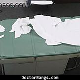 틴 환자 의사 자지 치료에 놀라