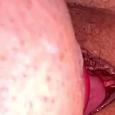 Amatérská růžová píča 80 dní po ztrátě panenství, tak mokrá a připravená