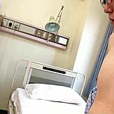 瘦弱日本性欲狂护士在医院给害羞男孩第一次性交，无码JAV