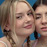 Angelica Heaven und Luna Lynx in heißem Anal-Dreier mit junger Brünetten 18+