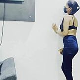 Ali seksi indijska mladinka 18+ jezdi svojo tesno pičko do neverjetnega orgazma?