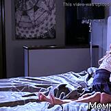 若い2人の美女にレズ3Pで犯される