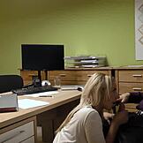 捷克18+少女在办公室面对贷款代理，没有执照但提供性爱