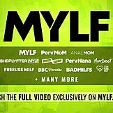 معلمة موسيقى ناضجة تمتص وتربط كس صغيرة شعراء لأول مرة بديلدو