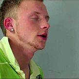 Hé, Marushek, Gavrushek et Zdenka partagent une vidéo gratuite de leur sortie en dortoir 👋