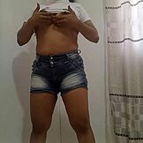 Anak Tiri Aku Joget Seksi, Telanjang dengan Memek Basah Kelihatan. Dia Kelihatan Juicy Banget