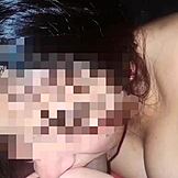 なぜあの大きなお尻でロリポップみたいに吸うの？この若いシーンで？