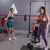 Что если busty фута-телка отсосёт во время приседаний азиатской фута в уличном трио?