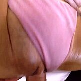 Јебање моје пола сестре у студентској соби док родитељи спавају поред.