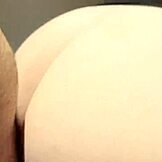 Nechá mě cucat svůj velký pták na klubovém záchodě a šuká mou mokrou kundičku jako odměnu s tolika lidmi kolem