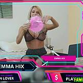 Emma Hix otvara poklone fanova na lajv kamu, uhvaćena kako prsti pičku u donjem vešu kao plava mlada 18+ kurva