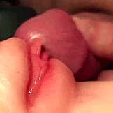 Vue rapprochée de chatte vierge très serrée en première rencontre